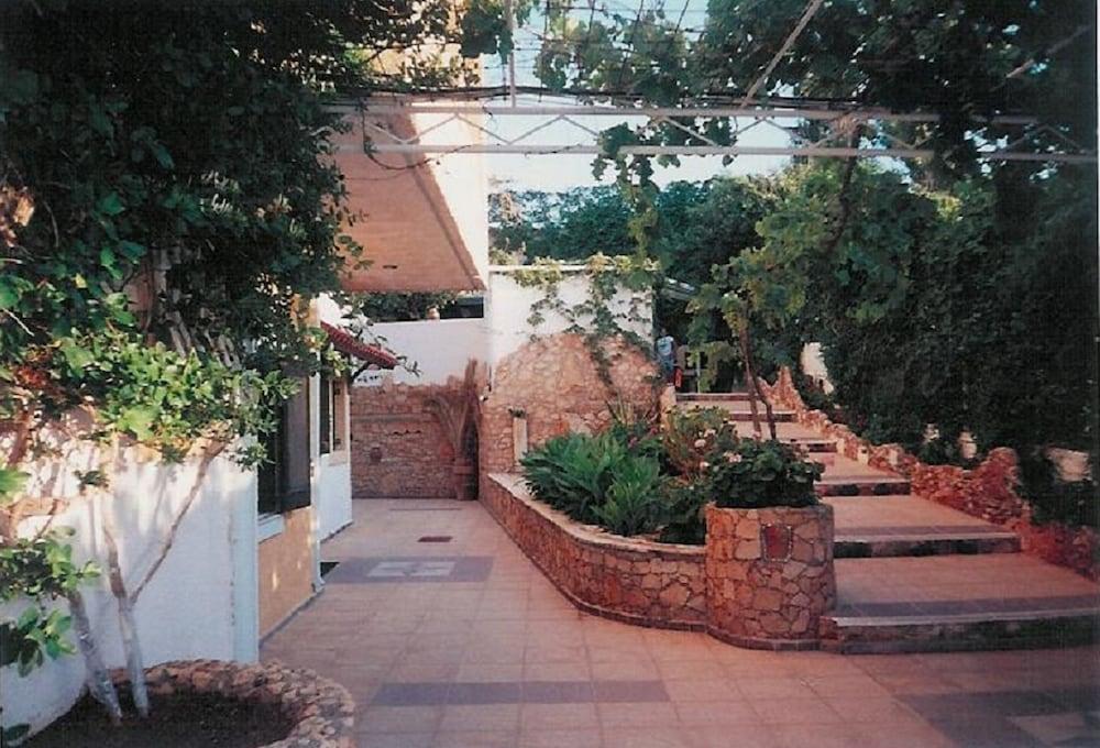 Iliostasi Beach Apartments Hersonissos  Exterior foto